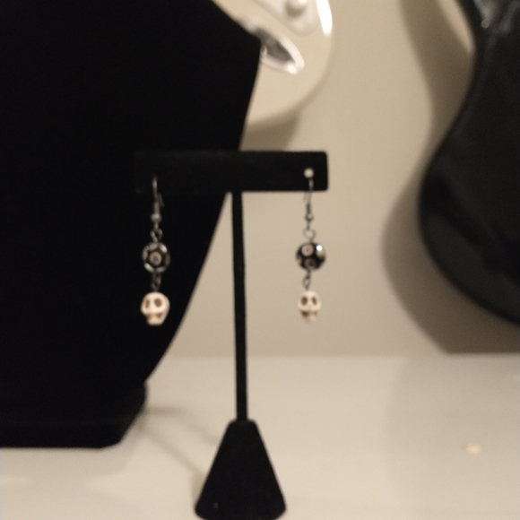 Earrings - Picture 2 of 5